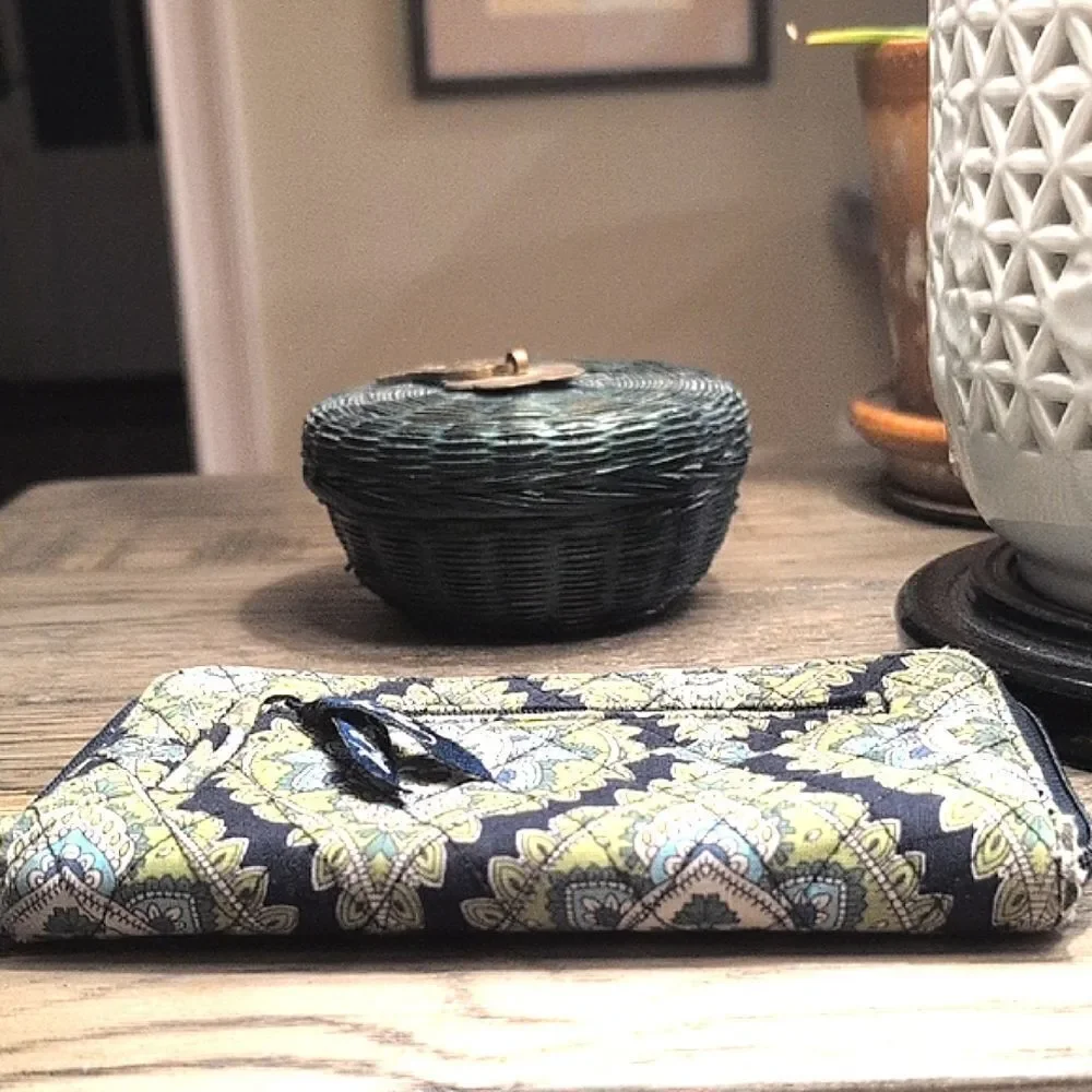 Vera Bradley Cambridge Quilted Zip Around Wallet Wristlet Retired